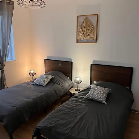 Luxury Apartment *